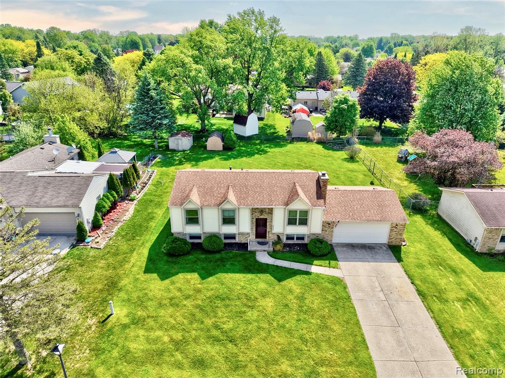 6059 Stockbridge Commons Trail, Grand Blanc, MI 48439 — Photo 45