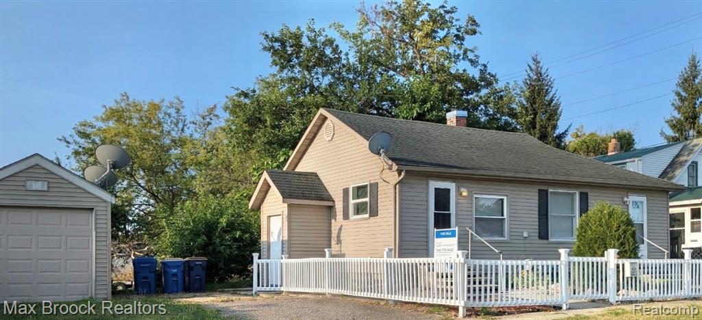 913 Boston Avenue, Waterford, MI 48328