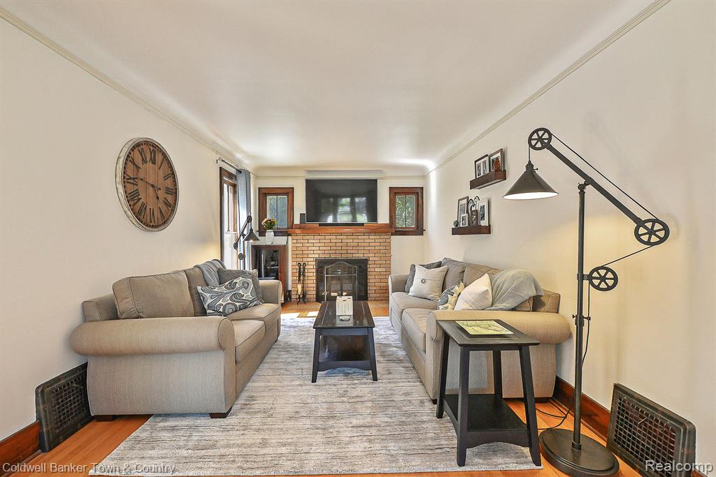 725 E GRAND RIVER Avenue, Fowlerville, MI 48836 — Photo 14