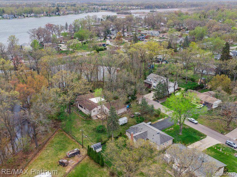 2338 ROSELAWN Street, Wolverine Lake, MI 48390 — Photo 22