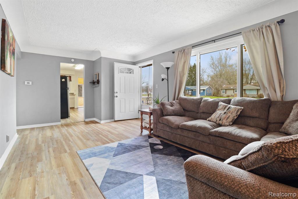6077 Crown Point, Flint, MI 48506 — Photo 3