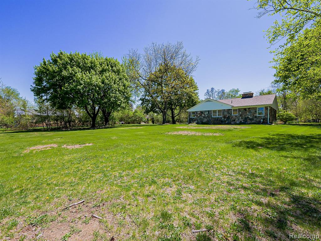9745 MARSHALL Road, South Lyon, MI 48178 — Photo 25