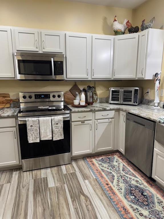47544 Pembroke Drive, Canton, MI 48188 — Photo 2