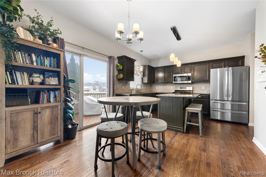 9894 High Meadow Drive, Ypsilanti, MI 48198 — Photo 14