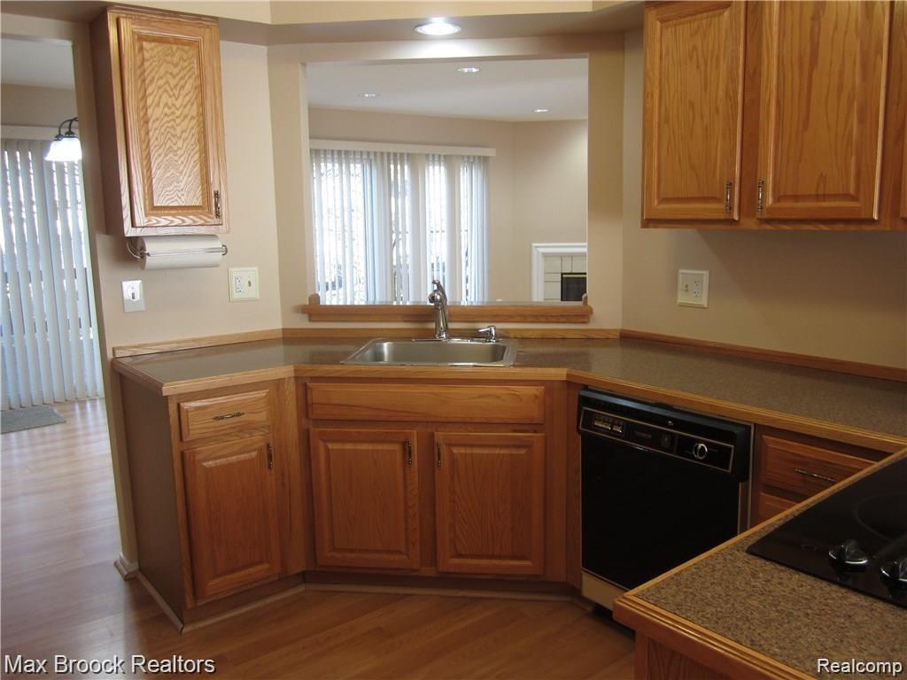 4250 BRECKENRIDGE Drive, West Bloomfield, MI — Photo 4