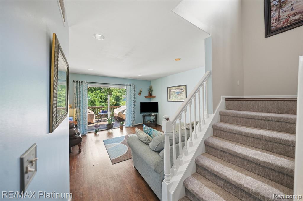 1321 Glen Oak Drive, Holly, MI 48442 — Photo 9