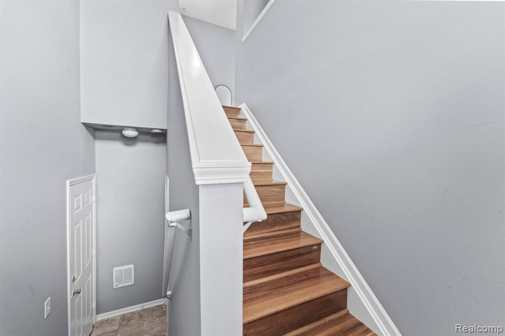 26626 KIRKWAY Circle, Woodhaven, MI 48183 — Photo 3