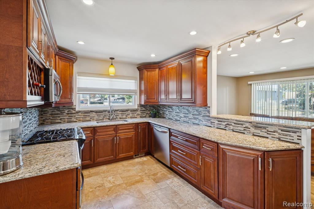 496 Langley Boulevard, Clawson, MI — Photo 8
