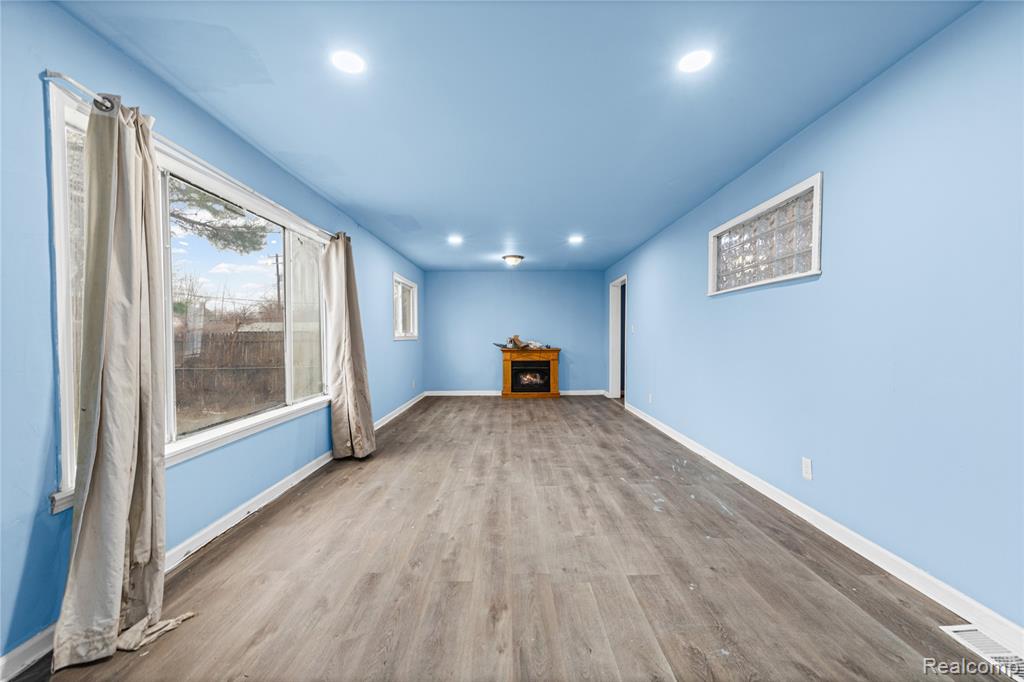 20290 Bradford Street, Detroit, MI 48205 — Photo 13
