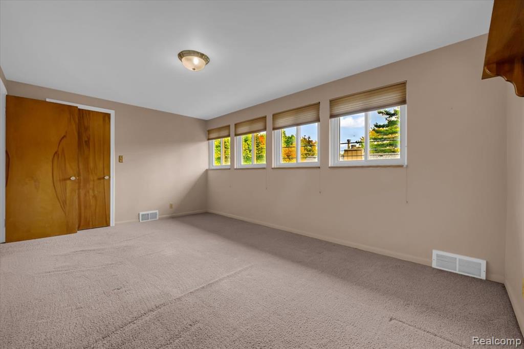 1076 Stratford Lane, Bloomfield Hills, MI 48304 — Photo 16