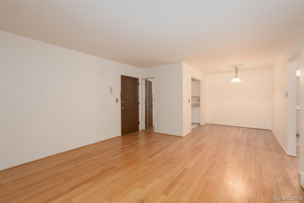 4909 Crooks Road, D4, Royal Oak, MI 48073 — Photo 3