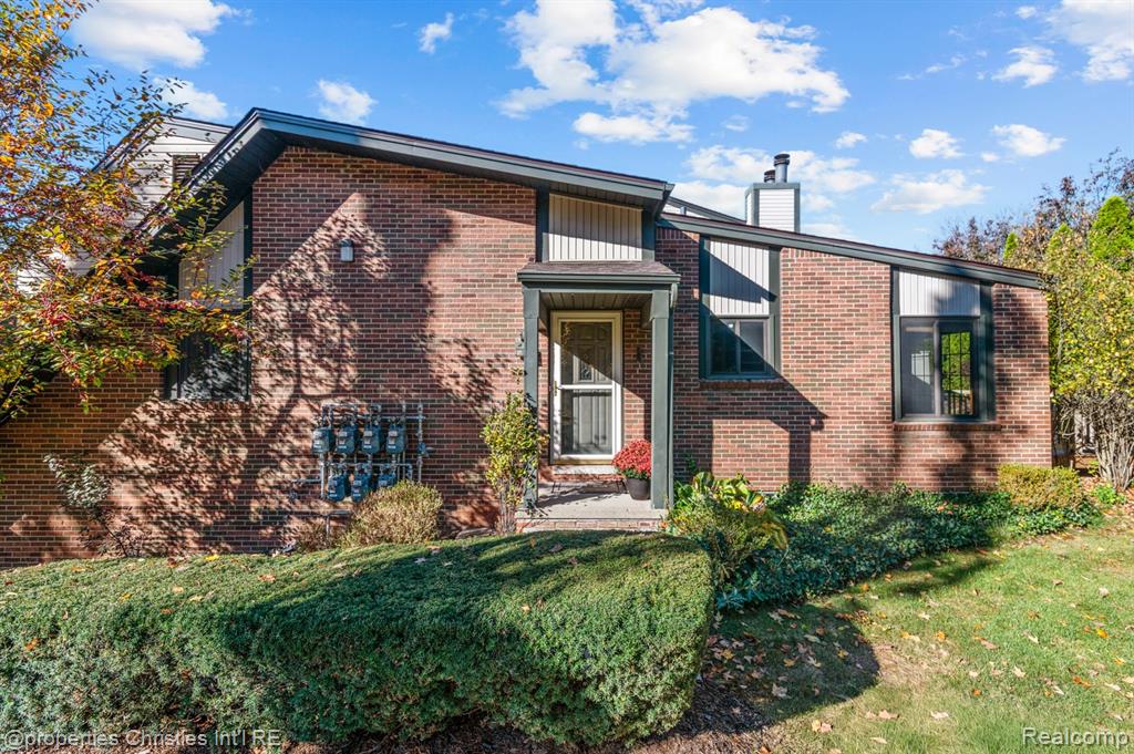 958 New Haven Court, Northville, MI 48167 — front exterior