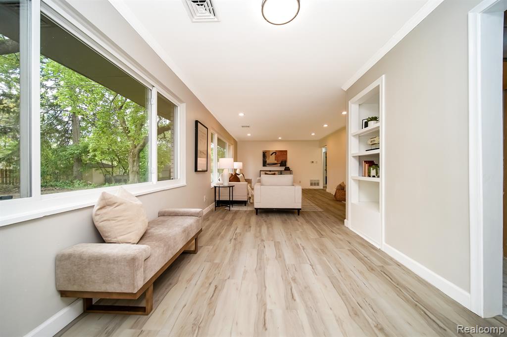 19041 Bungalow Drive, Lathrup Village, MI 48076 — Photo 21