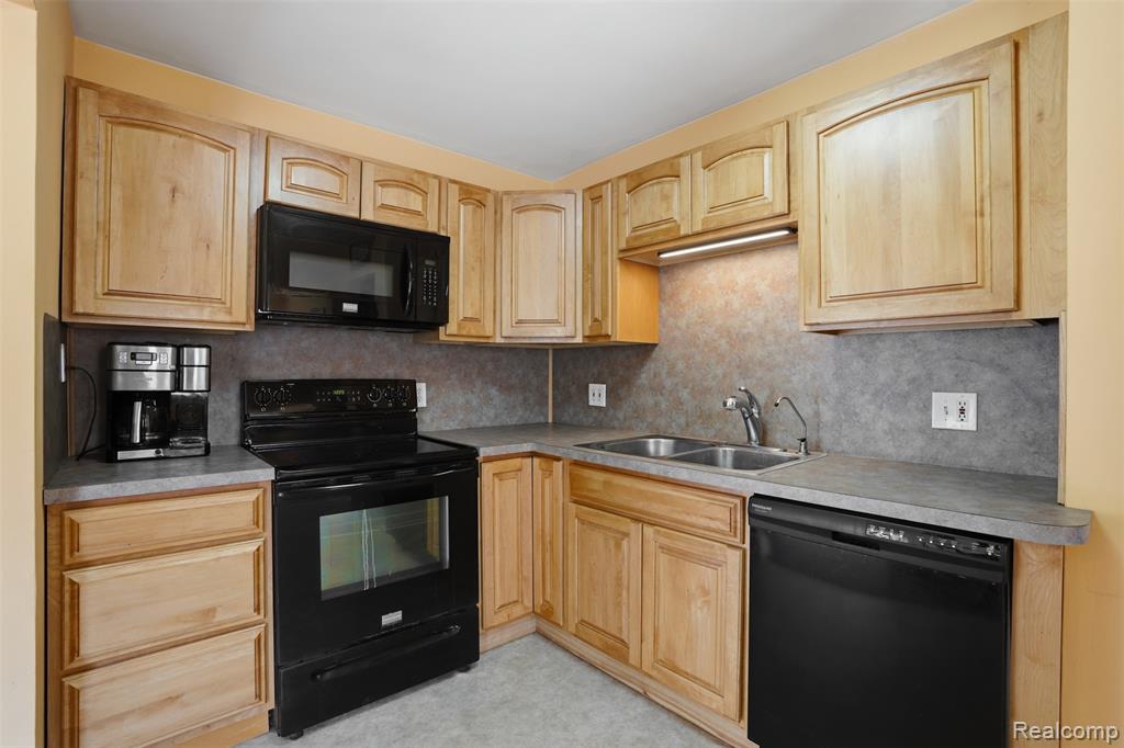 9669 Hadley Road, Clarkston, MI 48348 — Photo 8