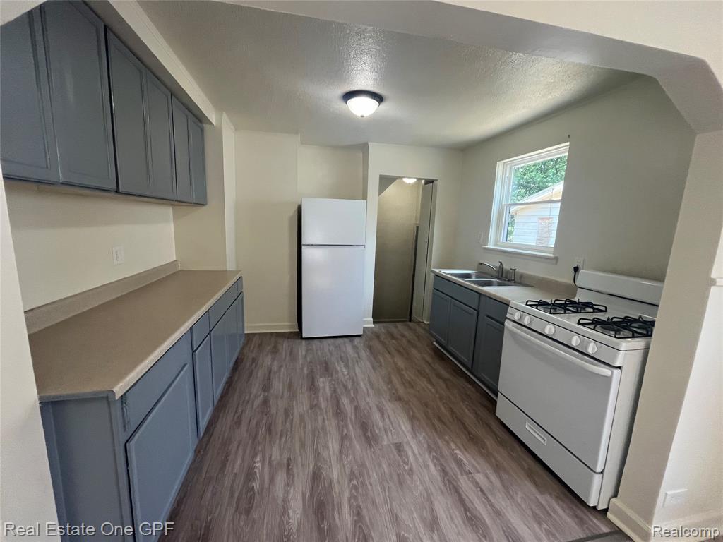 8679 CHALMERS Avenue, Warren, MI 48089 — Photo 8