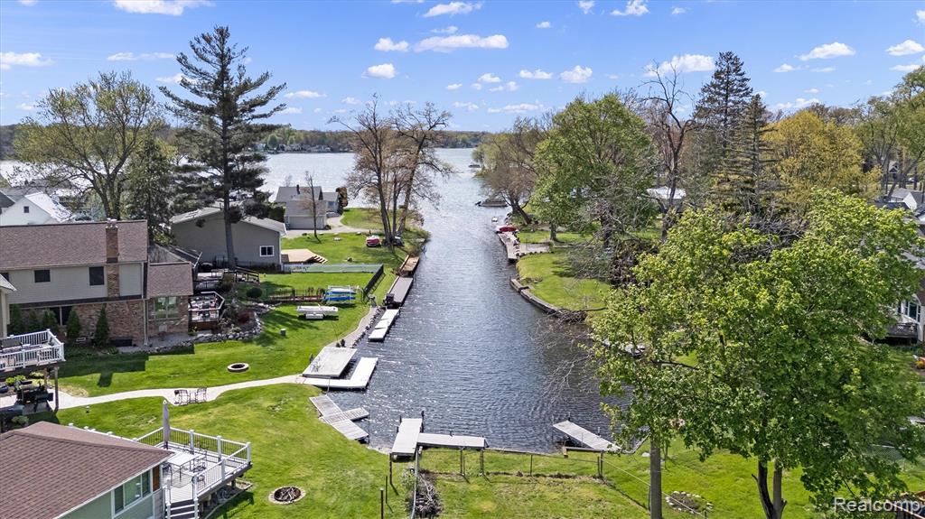 8294 Lagoon Street, Commerce Twp, MI 48382 — Photo 2