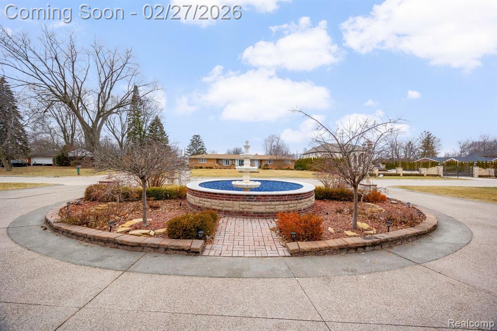 6616 Fairwood Drive, Dearborn Heights, MI 48127 — Photo 7