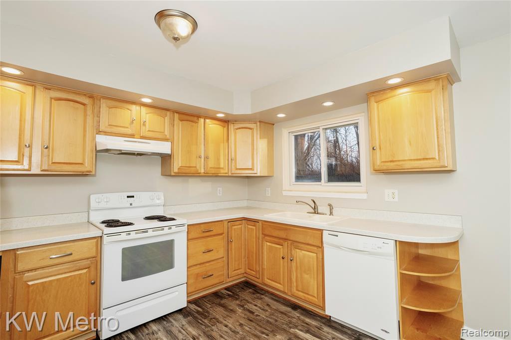 47420 Brent Court, Chesterfield, MI 48047 — Photo 8