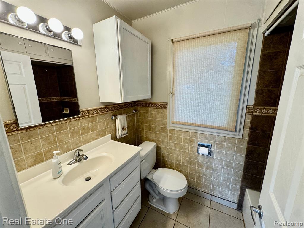 890 FARNSWORTH Road, White Lake, MI — Photo 11