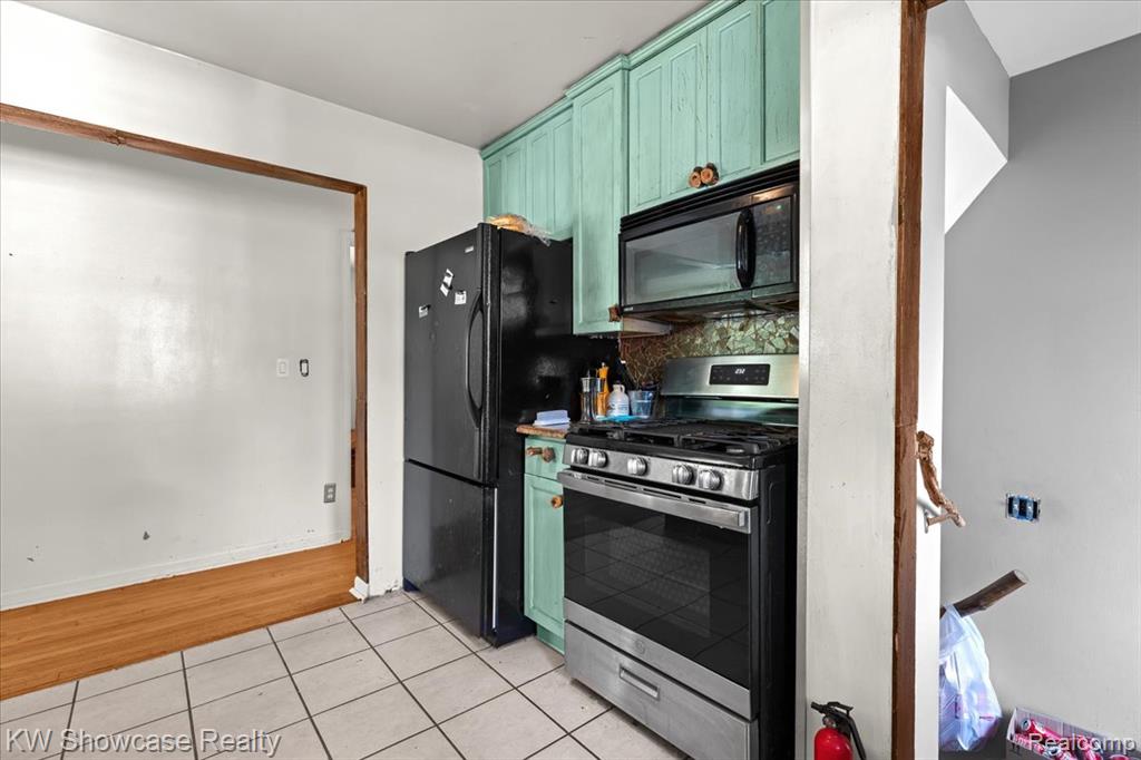 3994 Beechgrove Drive, Waterford, MI 48328 — Photo 10