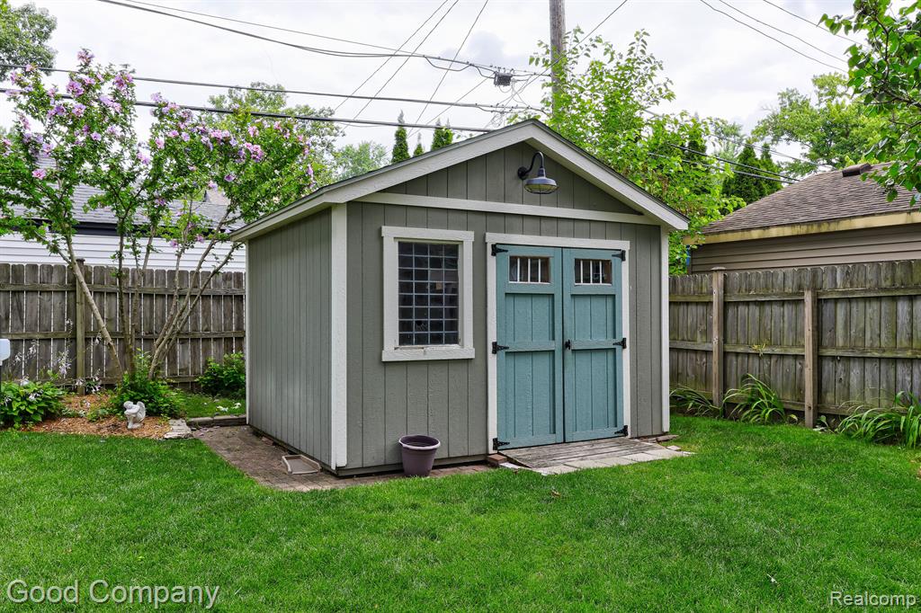 714 W HAZELHURST Street, Ferndale, MI 48220 — Photo 37