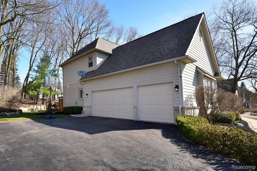 8284 BROOKSTONE Lane, Clarkston, MI 48348 — Photo 43