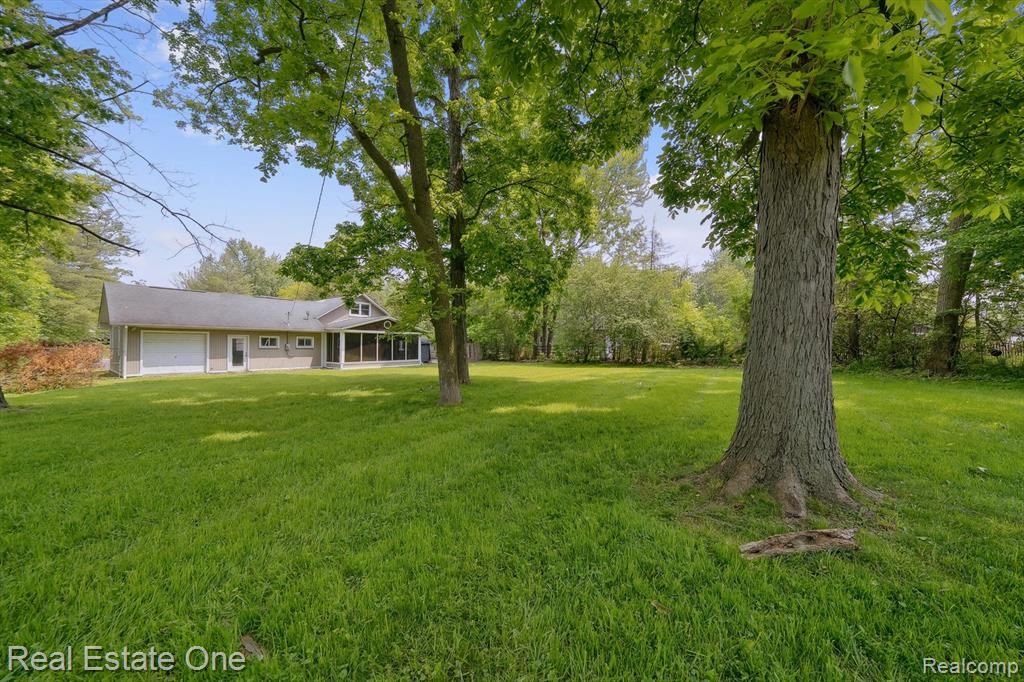 8921 Lake Road, Grosse Ile, MI 48138 — Photo 32