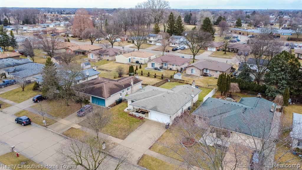 39654 EDGEMONT Drive, Sterling Heights, MI 48310 — Photo 41