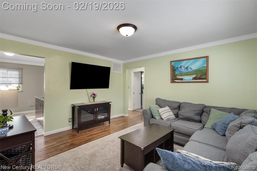 896 E Dallas Avenue, Madison Heights, MI 48071 — Photo 4
