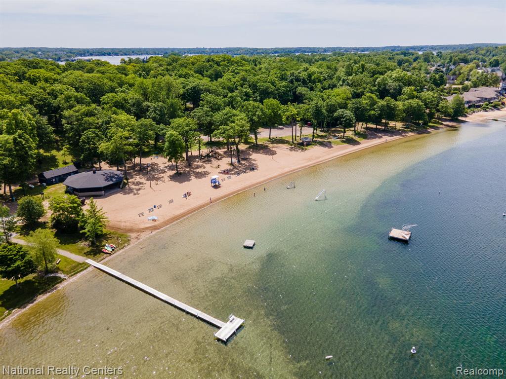 3973 Oak Knoll Road, Waterford, MI 48328 — Photo 31