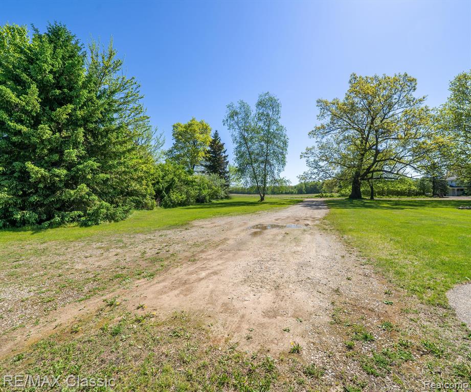 11589 OWOSSO Road, Fowlerville, MI 48836 — Photo 10