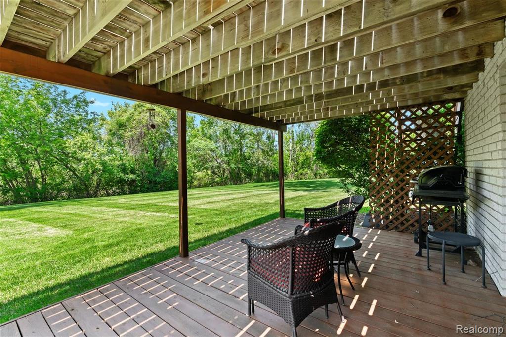 8876 Sandy Crest Drive, White Lake, MI — Photo 32