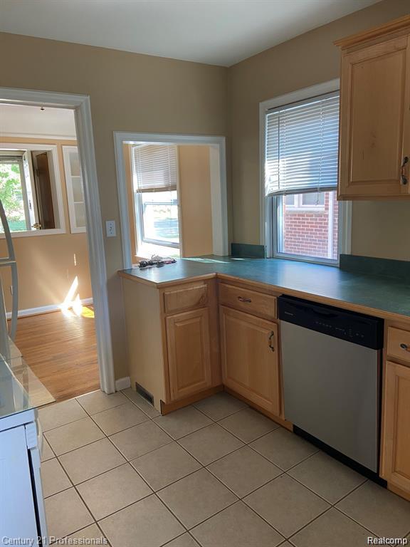 9555 Arcola Street, Livonia, MI 48150 — Photo 6