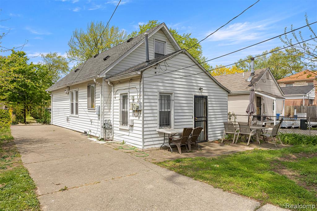 5706 Robindale Avenue, Dearborn Heights, MI 48127 — Photo 18