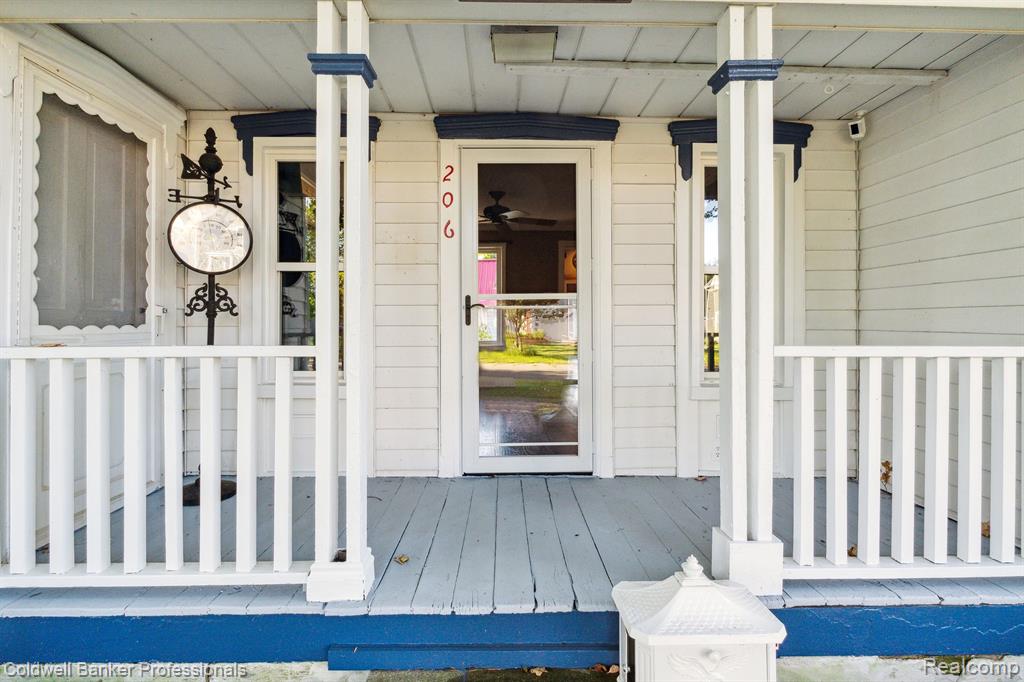 206 E SHERMAN Street, Holly, MI 48442 — Photo 11