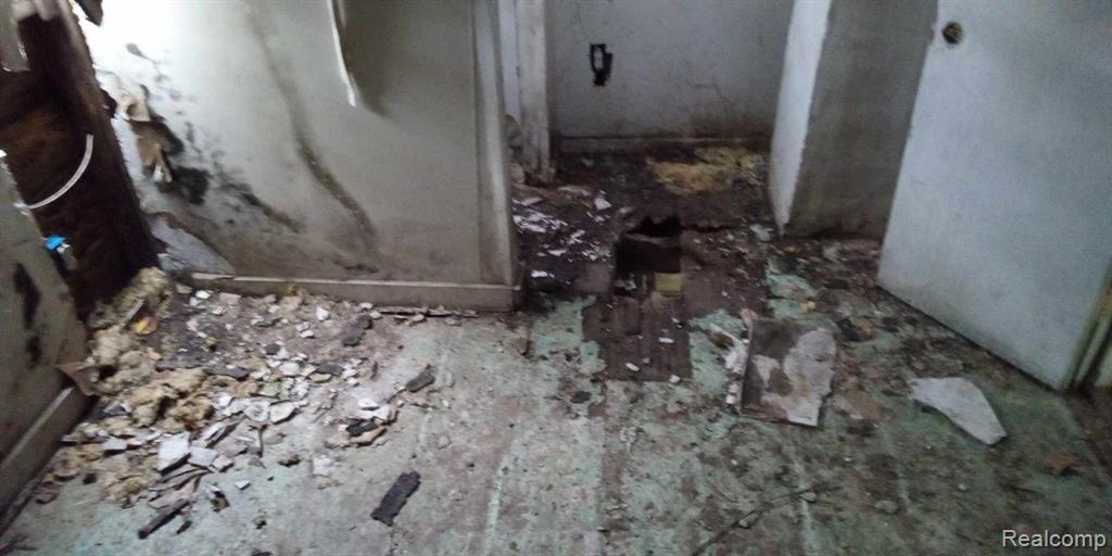 13832 PINEWOOD Street, Detroit, MI, 48205