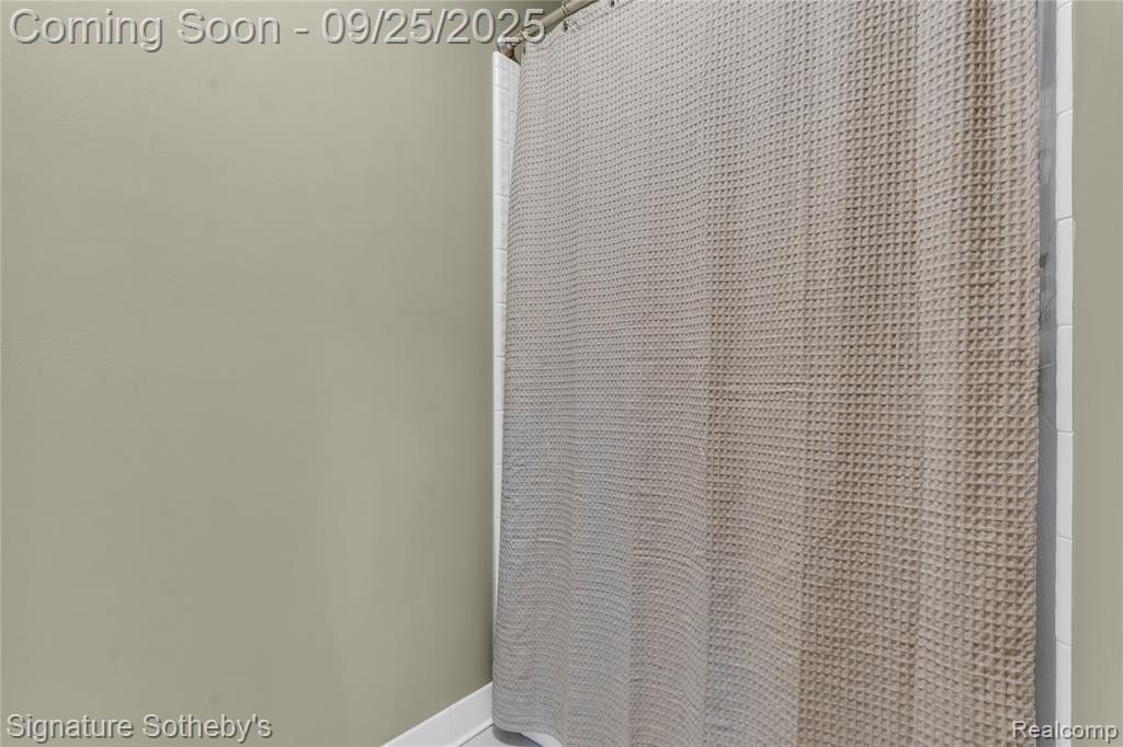 5226 Forest Valley Drive, Clarkston, MI 48348 — Photo 24