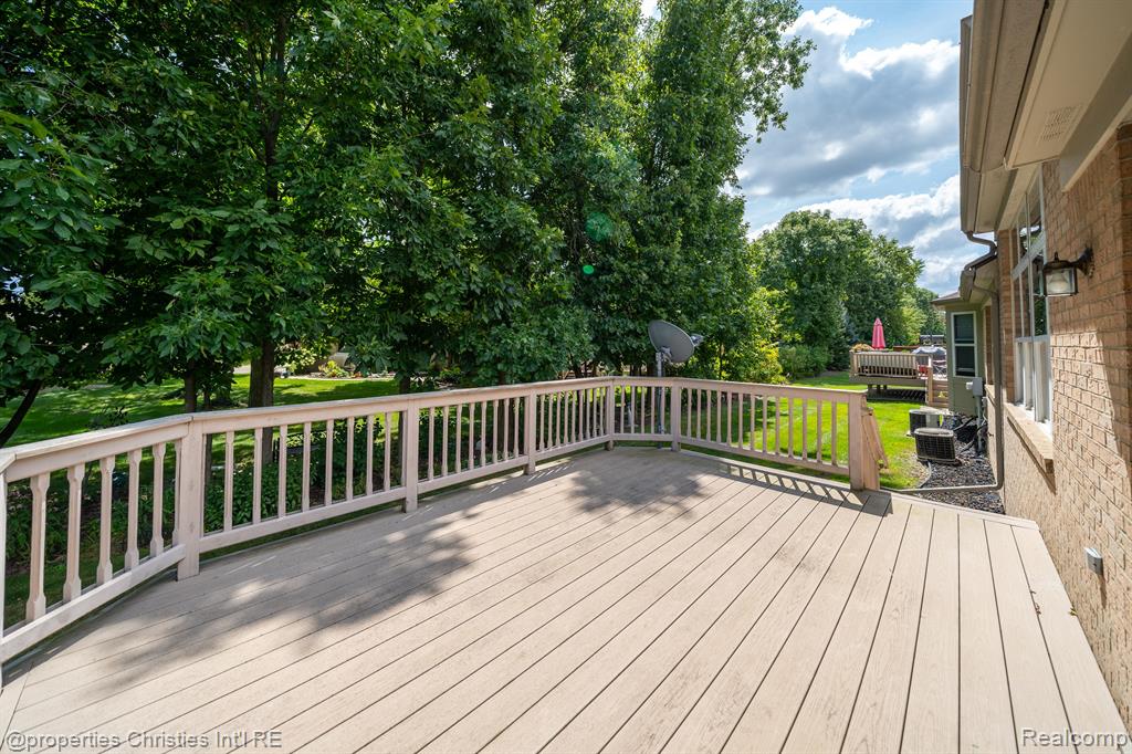 43450 COVE Drive, Clinton Twp, MI 48038 — Photo 24