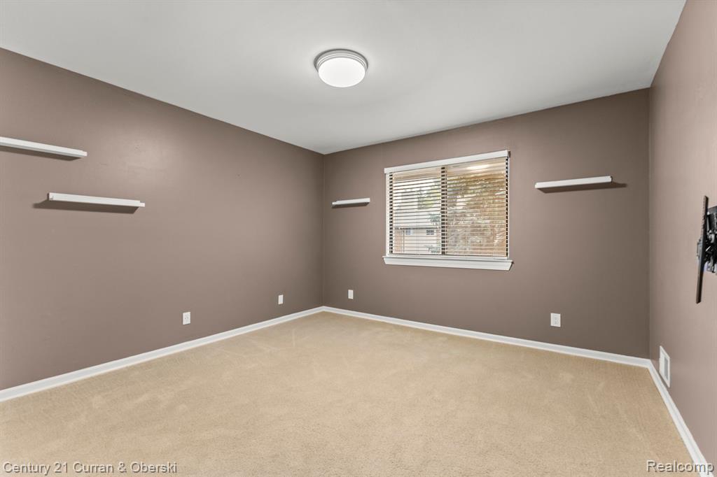 11865 Sycamore Dr, Plymouth, MI 48170 — Photo 12