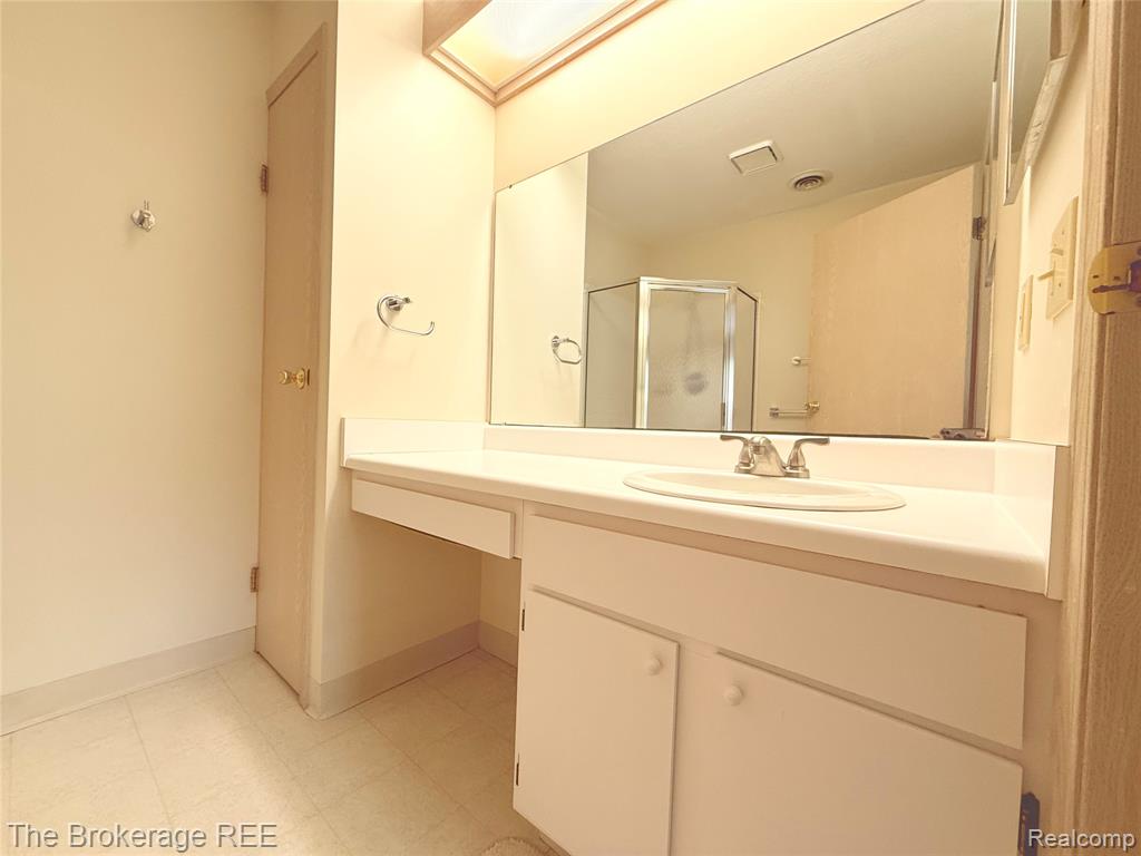 610 Perry Creek Drive, Grand Blanc, MI 48439 — Photo 26