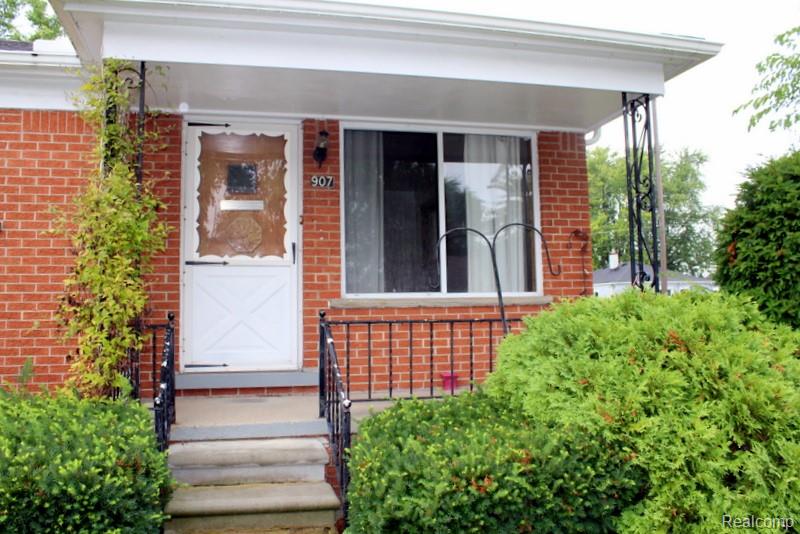 907 Farnham Avenue, Lincoln Park, MI 48146 — Photo 4