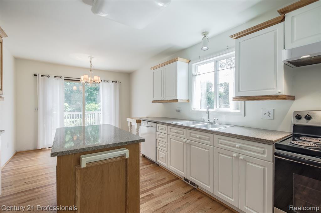 4970 Fox Chase Drive, White Lake, MI 48383 — Photo 23