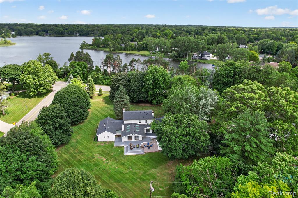 3885 Quarton Road