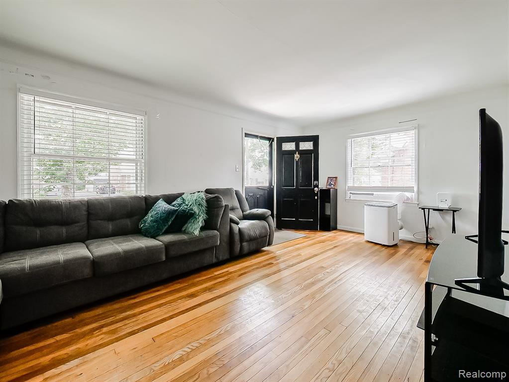 17156 Ontario Street - Photo 3