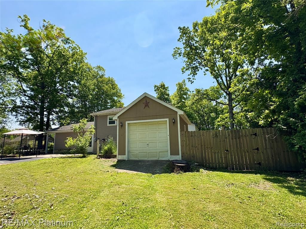 1707 Maxfield Road, Hartland, MI 48353 — Photo 21