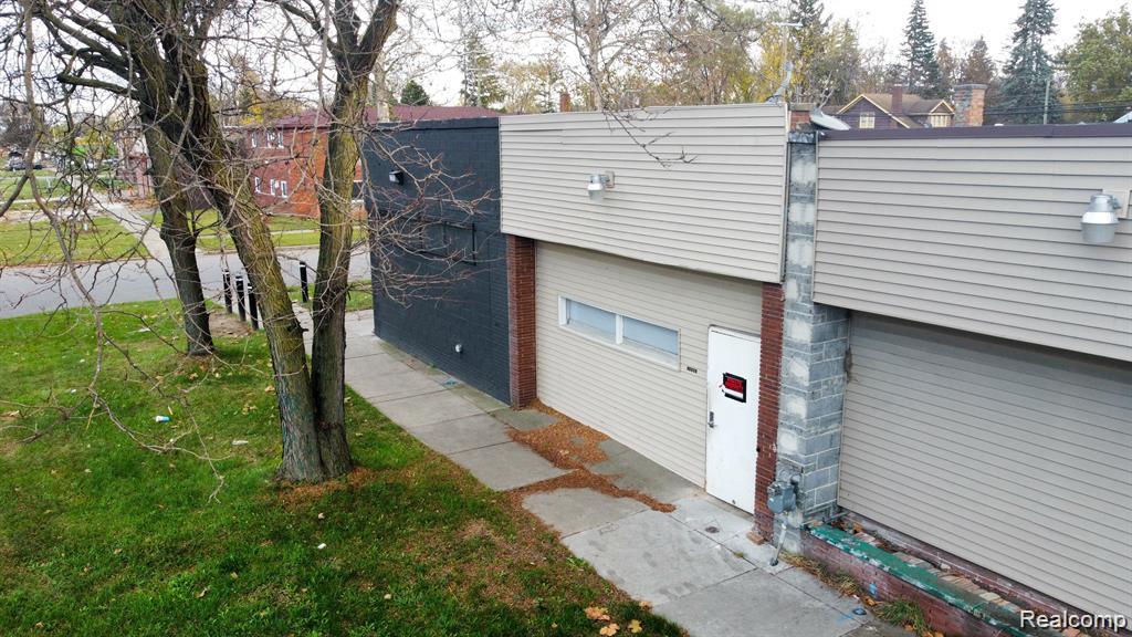 18907 Schoolcraft, Detroit, MI 48223 — Photo 2