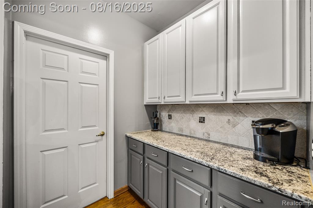 7085 Hickory Hollow Circle, Clarkston, MI 48348 — Photo 23