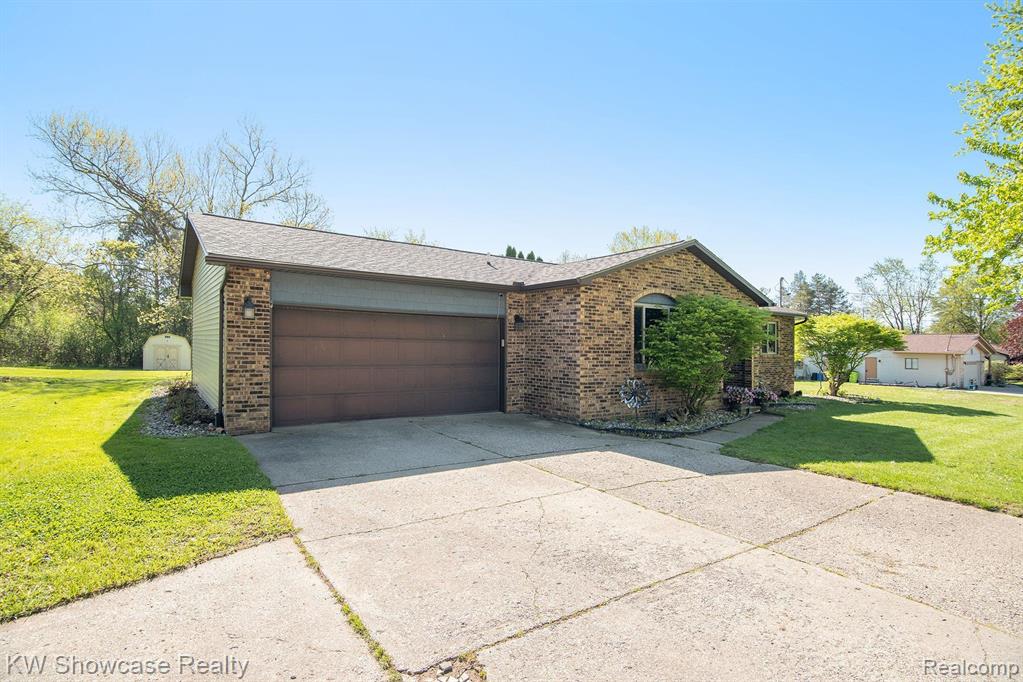 4045 S ELMS Road, Swartz Creek, MI 48473 — Photo 11