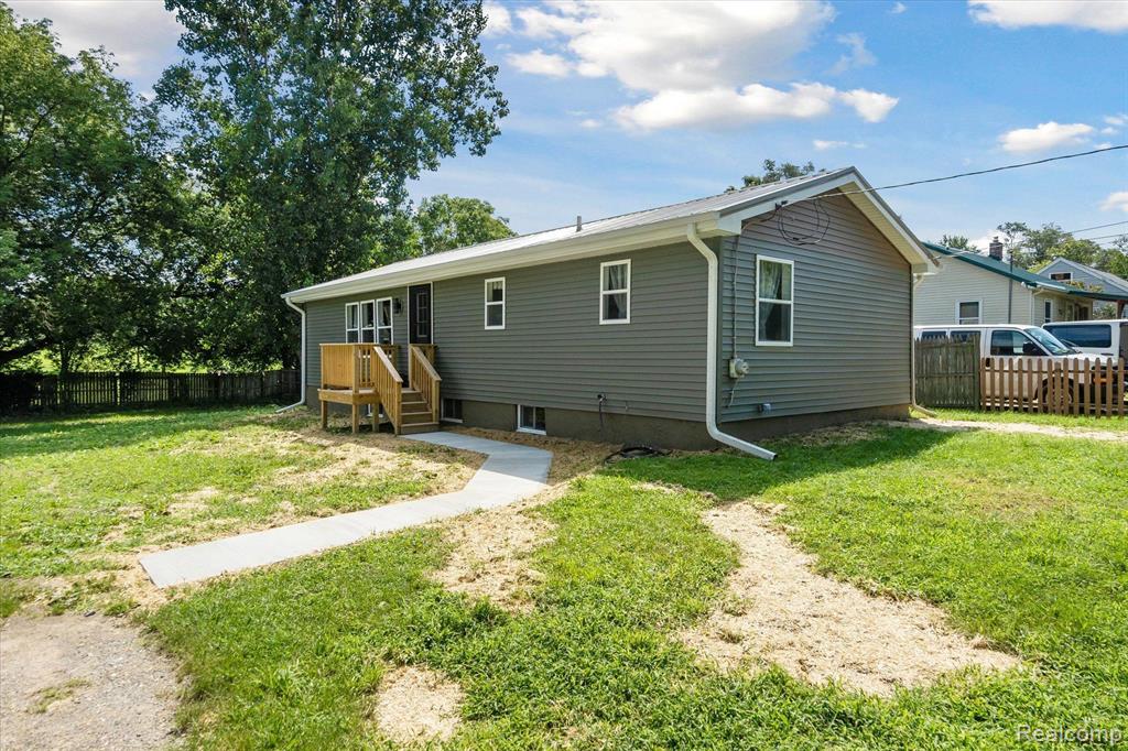 8214 ROCKWOOD Avenue, Mount Morris, MI 48458 — Photo 2