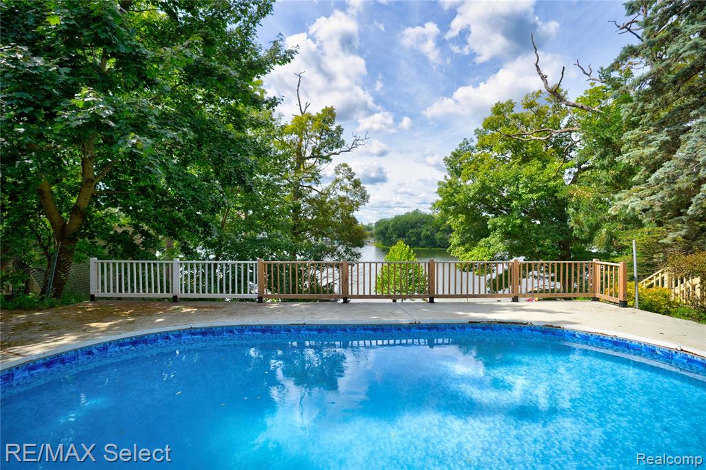 16172 Crest Drive, Linden, MI 48451 — Photo 9